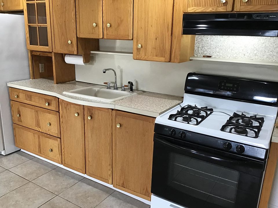 2nd image of 53 Ashland Ave E #1