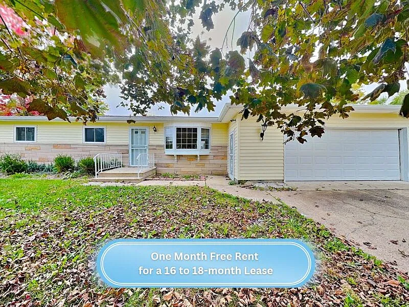 3 bed, 1.5 bath, 1344 sqft, $1,525 — Photo 1