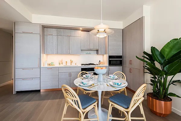 Rented by Extell Marketing Group LLC | media 16