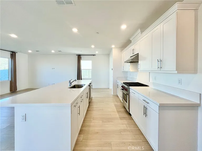 27812 Marquee Dr — Photo 4
