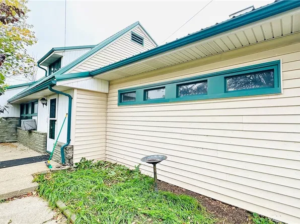 2132 Tuscarora Rd, Niagara Falls, NY 14304