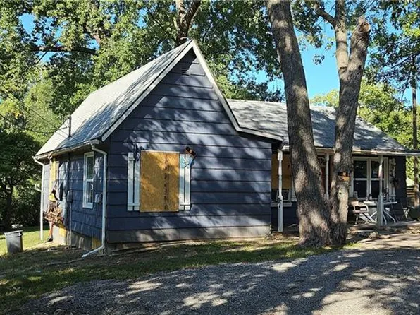 7801 Stover Ln, Kansas City, KS 66109