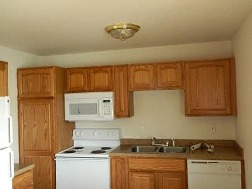 2nd image of 756 Cambridge Ave