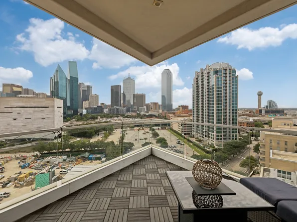 2408 Victory Park Ln, Dallas, TX