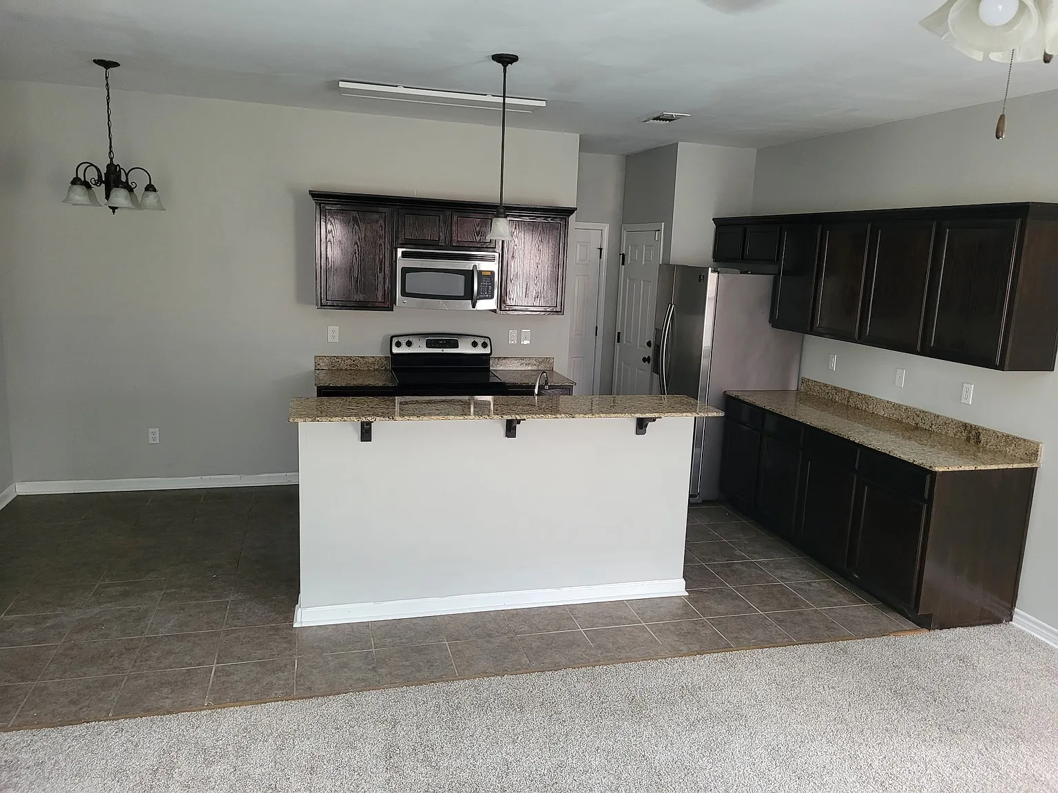3 bed, 1371 sqft, $1,600 — Photo 2