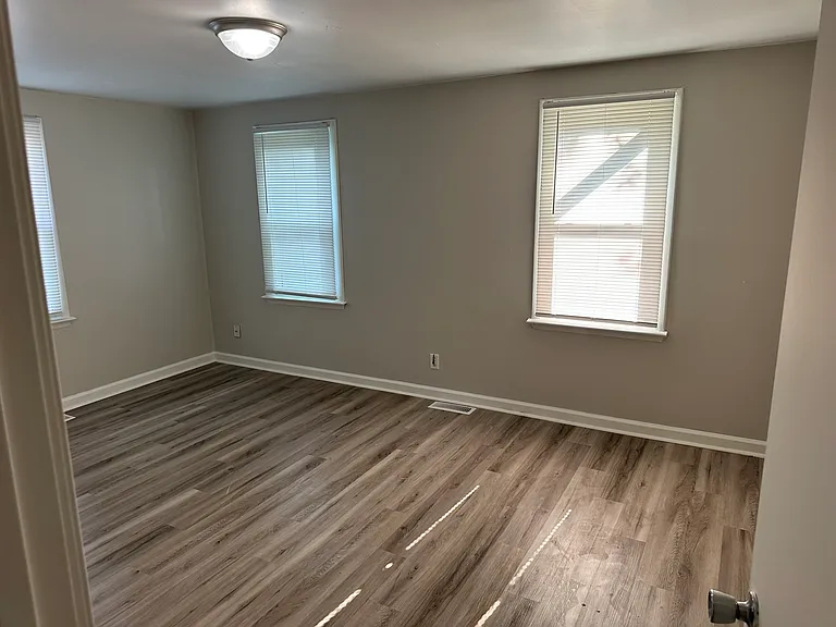 1165 S Drexel Ave — Photo 9