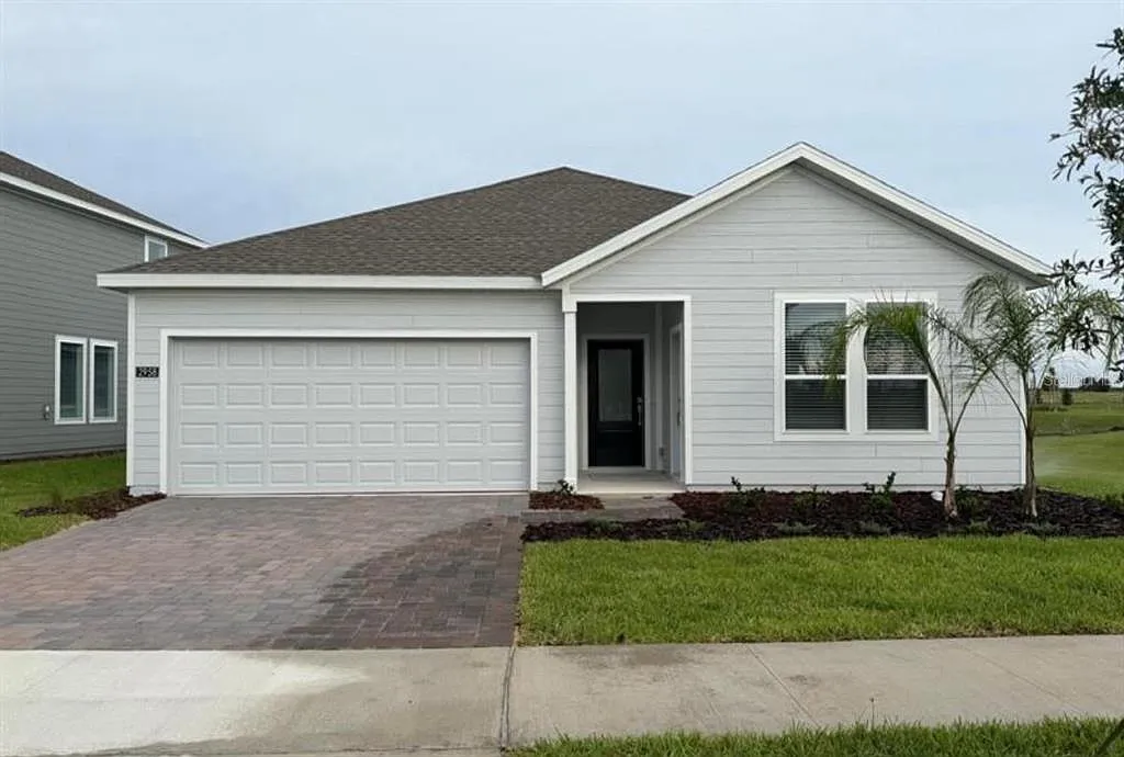 4 bed, 2.0 bath, 1936 sqft, $2,600 — Photo 1