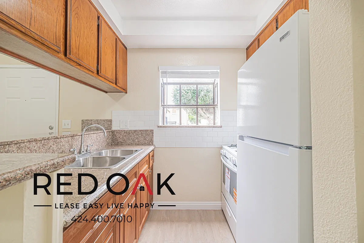 Building Photo - 12903 Roselle Ave #1