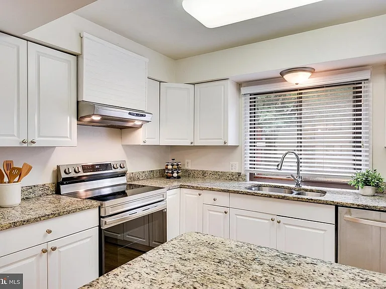 2373 Emerald Heights Ct — Photo 26