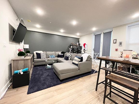 4th image of 1229 N Franklin St #2B