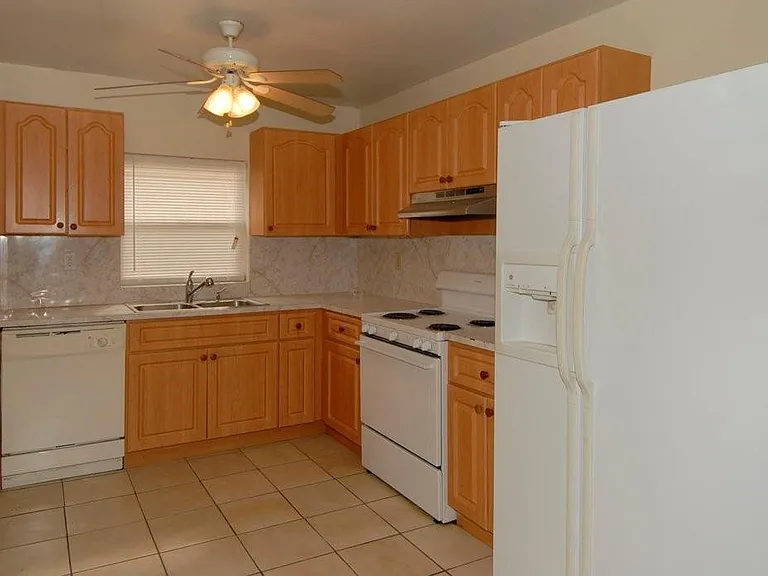 971 SW 83rd Ave — Photo 2