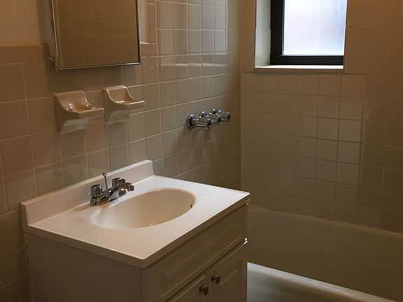 5th image of 2553 34th St #5