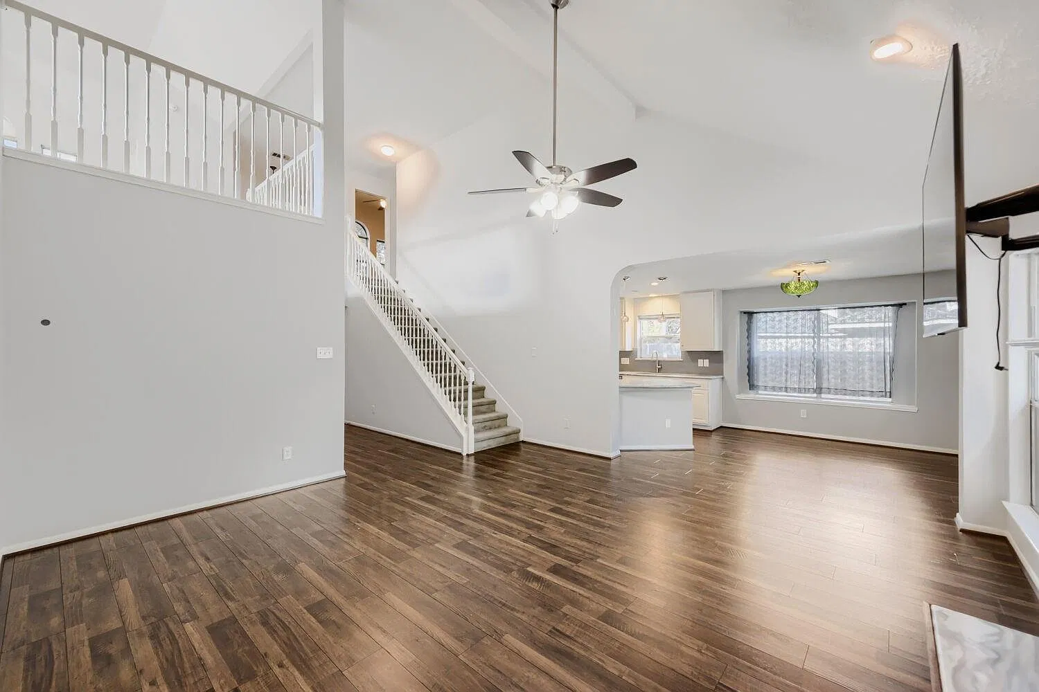 3 bed, 2.5 bath, 2494 sqft, $2,500 — Photo 4