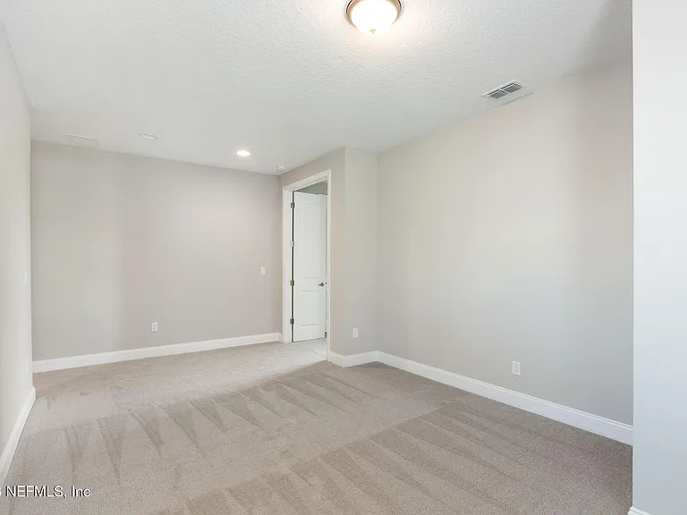 571 Marquesa Cir — Photo 29