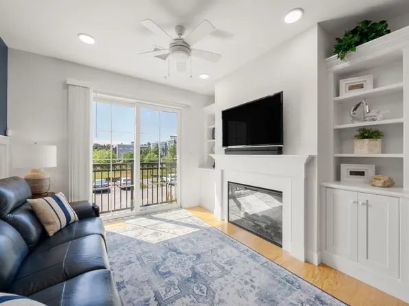 1 Mariners Way Unit 207, Plymouth, MA 02360