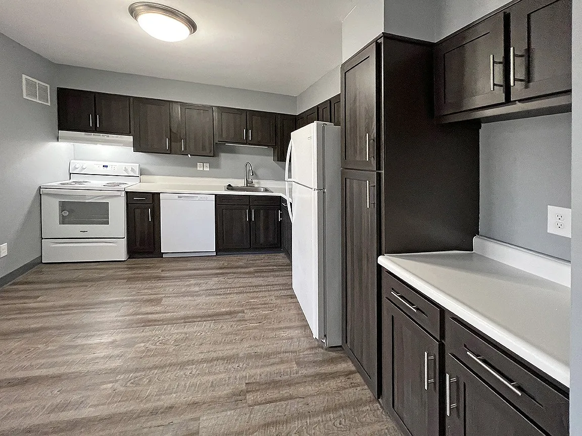 Woodland Apartments — Photo 4