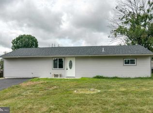 37 Midwood Ln, Levittown, PA
