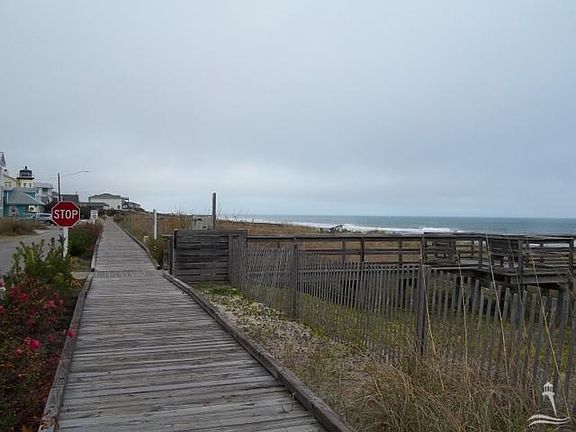 3rd image of 315 Fort Fisher Blvd N