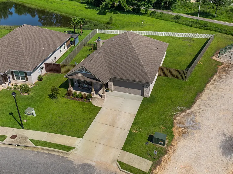 1048 Pheasant Cir — Photo 32
