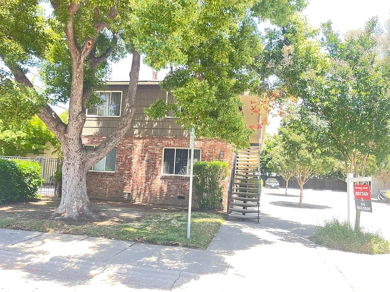 East Sacramento Charmer at 3349/3357 I Street — Photo 12
