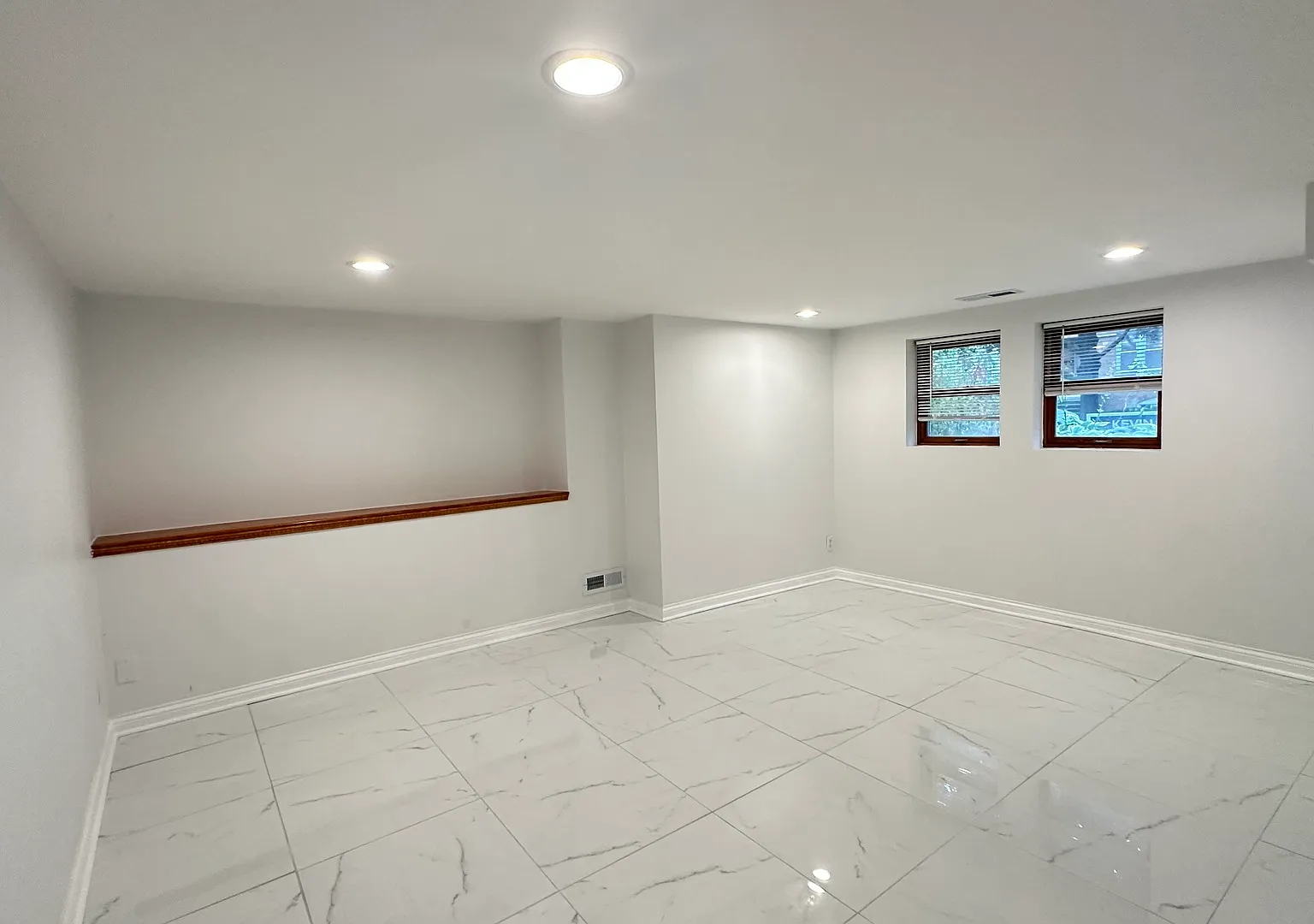 2 bed, 1000 sqft, $1,800 — Photo 2
