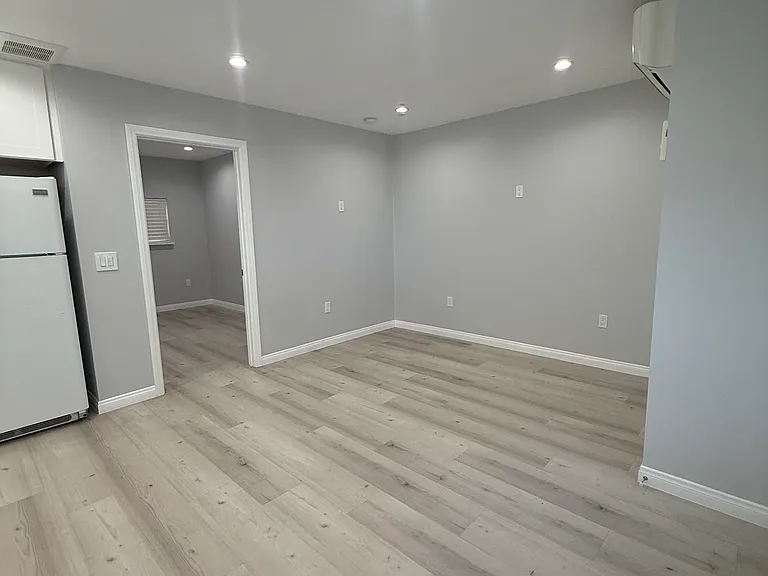 6504 Hesperia Ave — Photo 2
