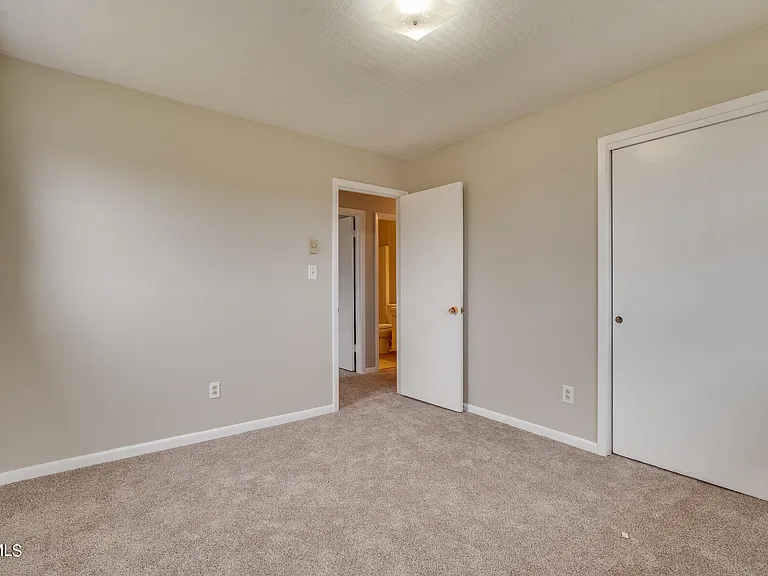 4637 Woodcliff Dr — Photo 13