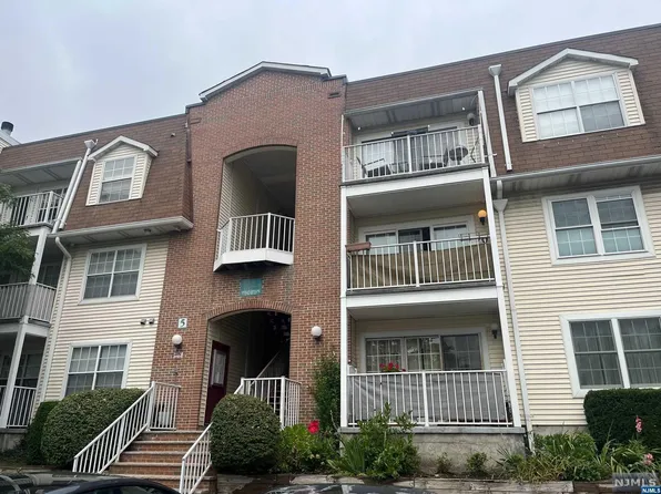 400 Crown Ct APT 582, Edgewater, NJ 07020