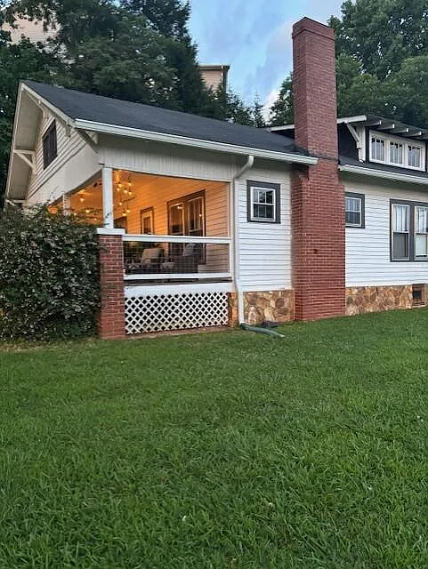 3 bed, 1350 sqft, $1,800 — Photo 2