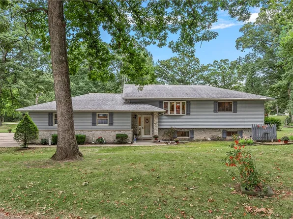 28 Timber Dr, Pana, IL 62557