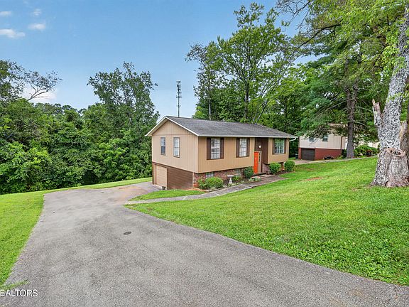 3rd image of 2220 Highland Rd