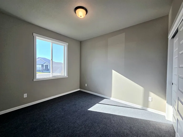 717 J St NE — Photo 31