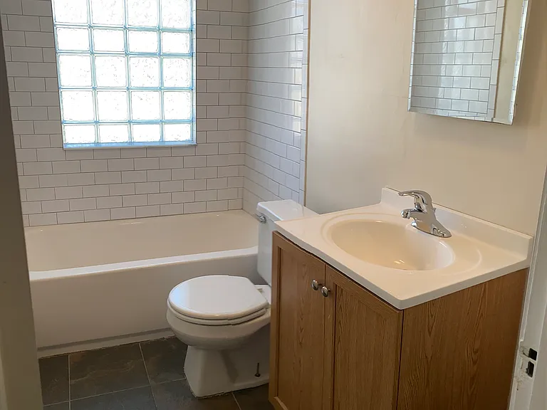 908 Thomas Rd — Photo 4