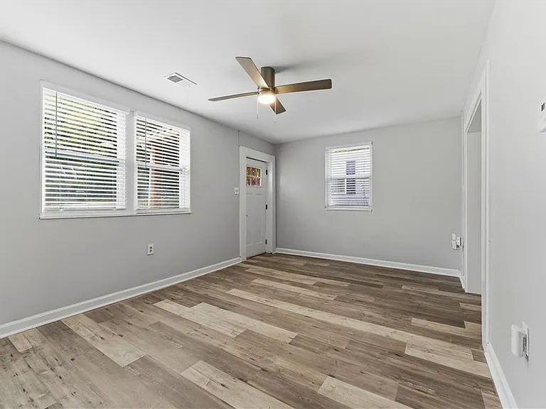 1307 Elizabeth Ave SW — Photo 4