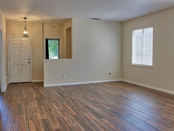 3rd image of 1131 Mariposa Dr