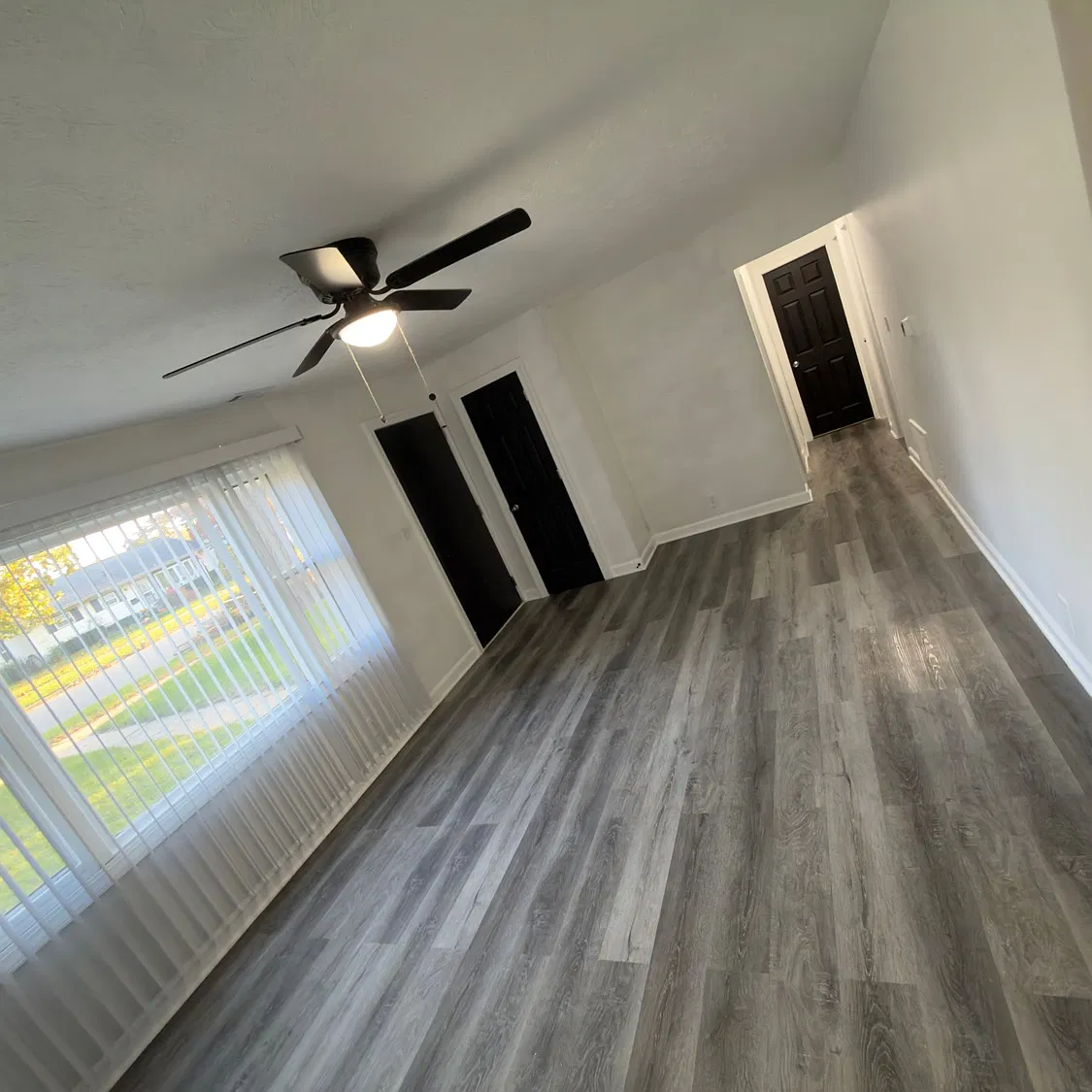 3 bed, 900 sqft, $1,500 — Photo 3