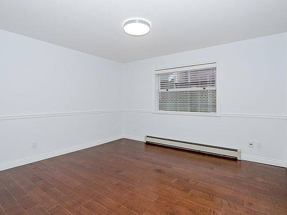 5th image of 5371 Maple Rd