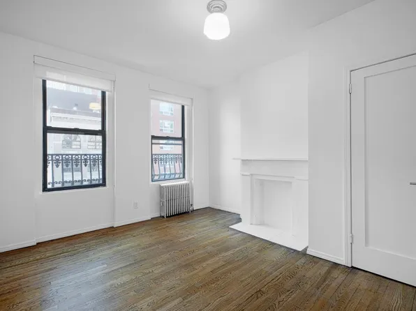 1422 Third Avenue image 1 of 11