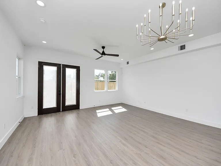4129 E Toliver St — Photo 41