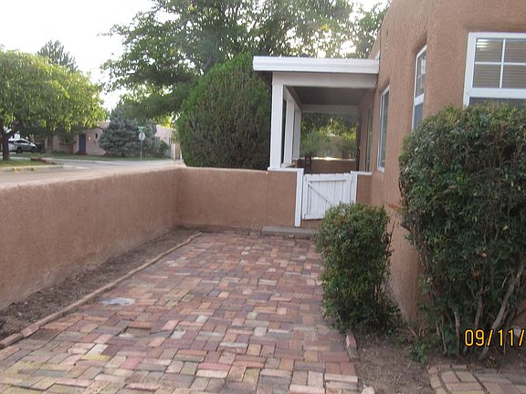2nd image of 400 Solano Dr NE #400