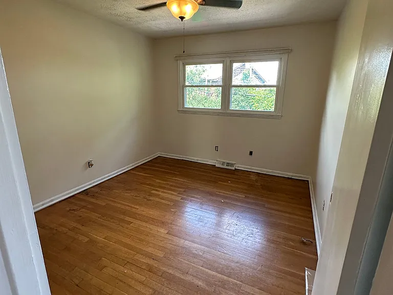 1244-1246 Alexandria Dr #B — Photo 9