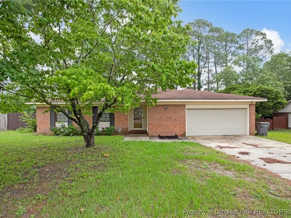 3855 Sturbridge Dr, Hope Mills, NC 28348