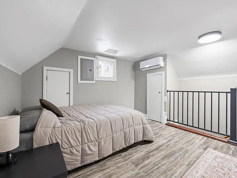 1241 Cedar St #1 — Photo 15