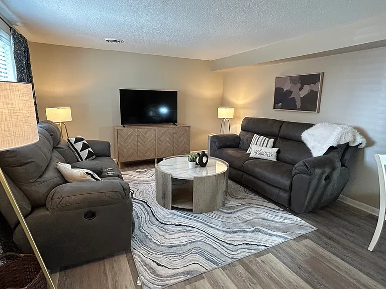 917 Davis Blvd #4 — Photo 3