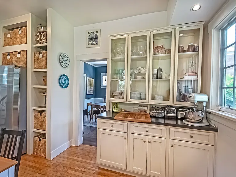6051 Grafton St — Photo 11