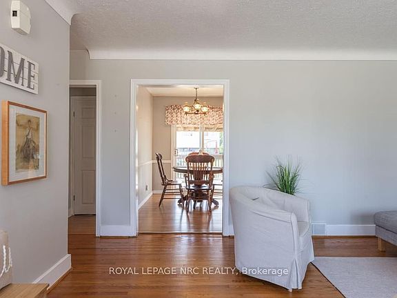 5th image of 10 Ridgeview Ave