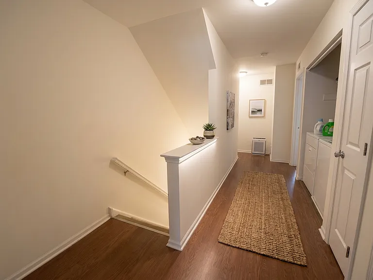 81 E Thomas Ct — Photo 10