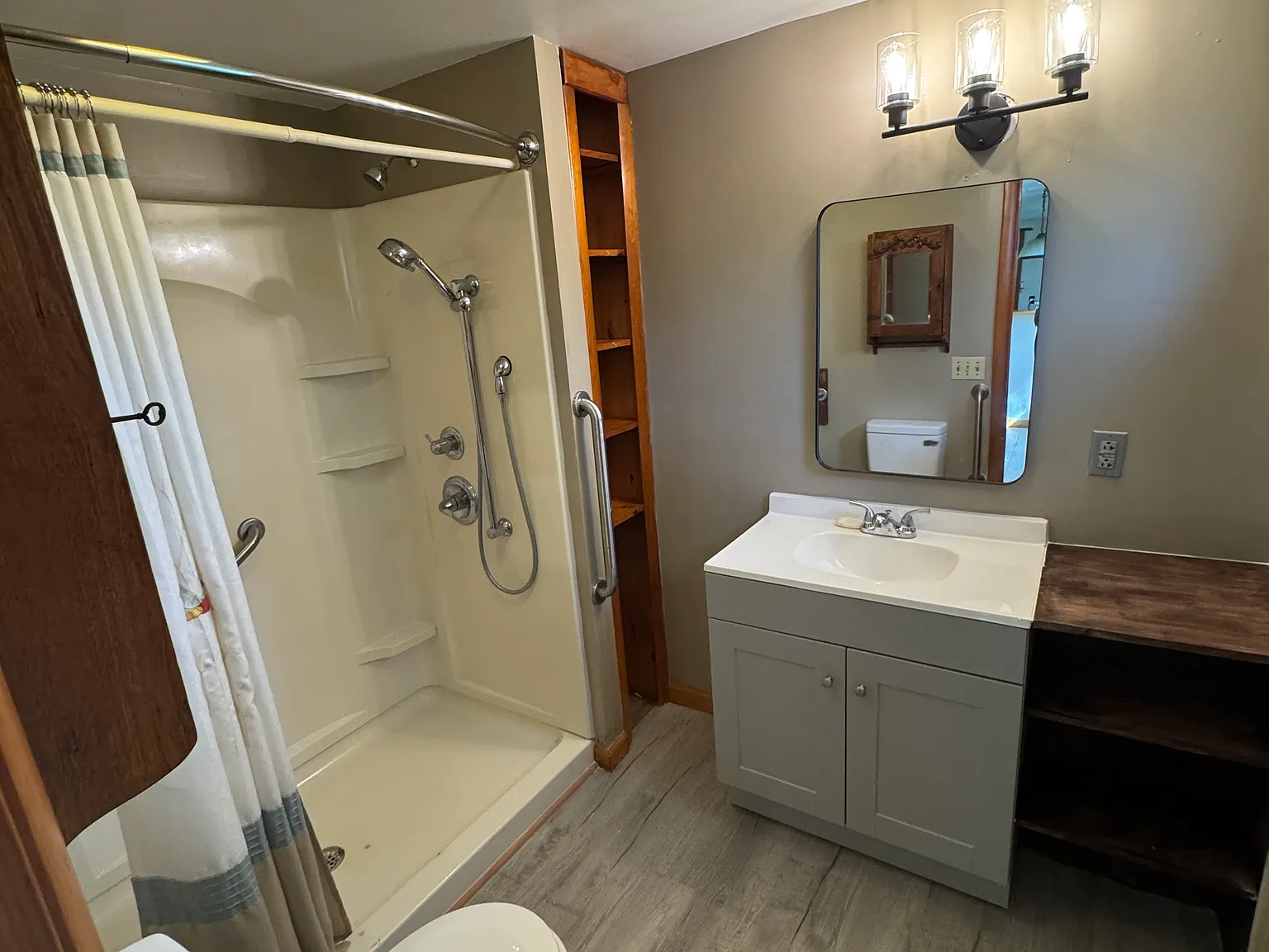 1 bed, 1012 sqft, $1,350 — Photo 3