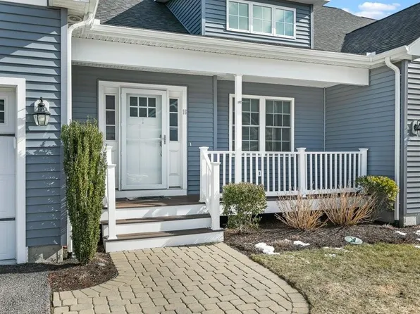 16 Bailey Brook Ct, Middletown, RI 02842