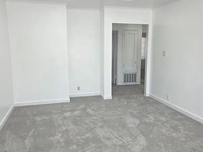 2611 44th Ave — Photo 2
